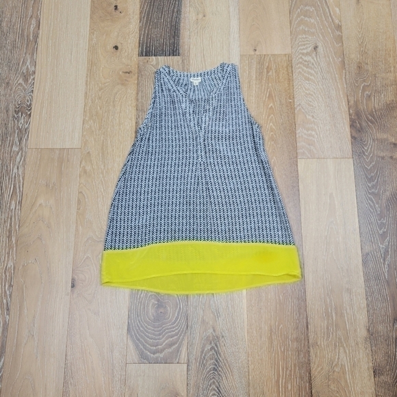 Hatley navy/white patterned with yellow band sleeveless 100% silk top size Small - Picture 2 of 8